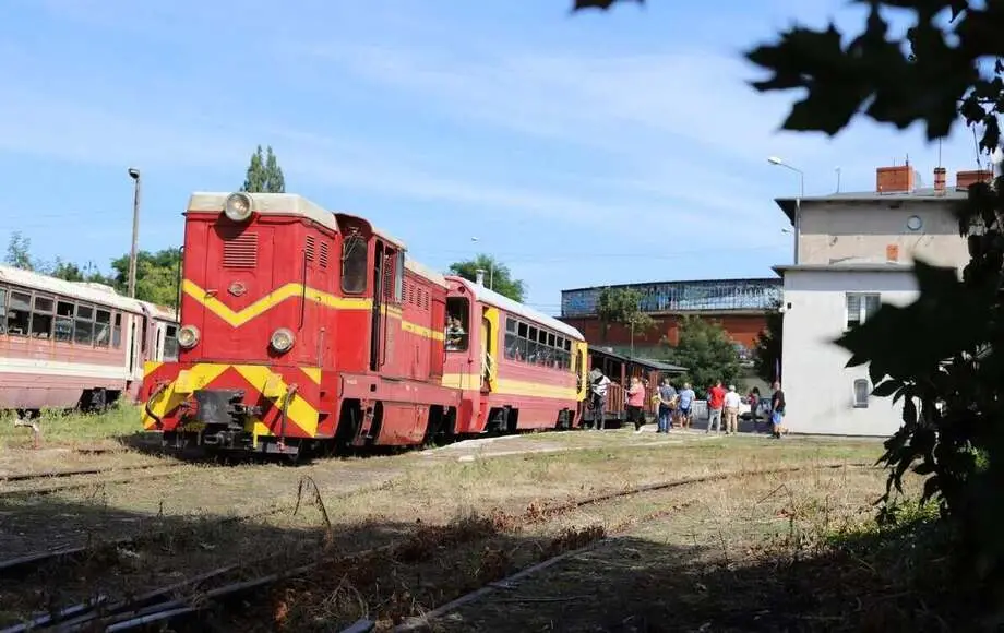Wakacyjne kursy Gnieźnieńskiej Kolei Wąskotorowej